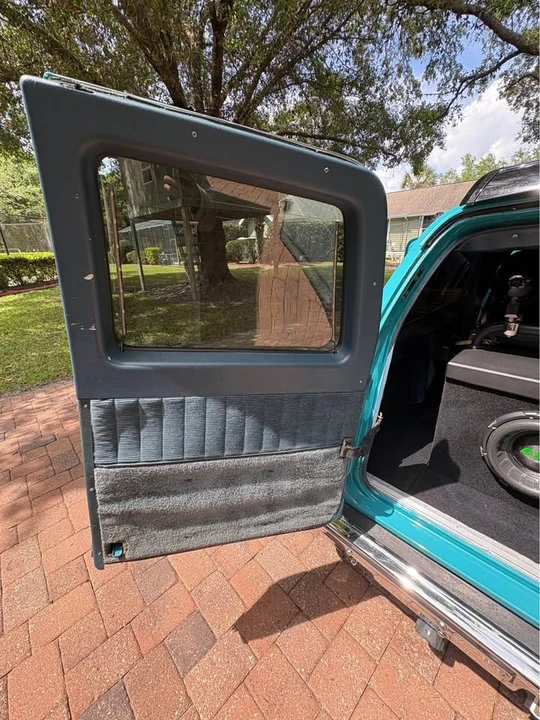1991 GMC Suburban 7th Gen - Image 19 of 20