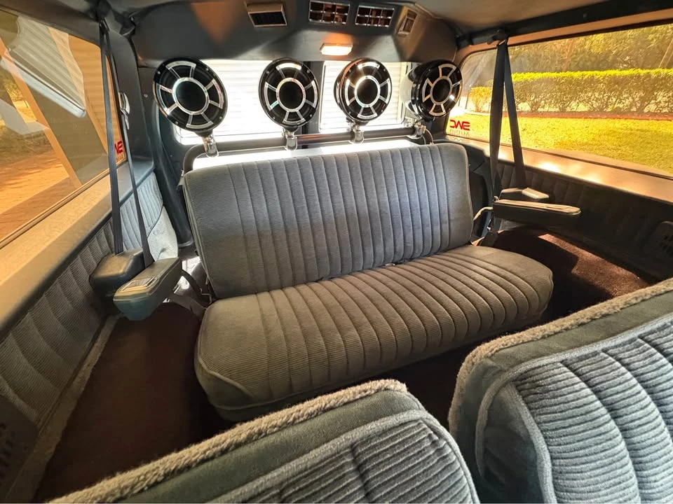 1991 GMC Suburban 7th Gen - Image 6 of 20