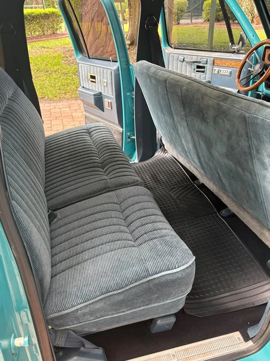 1991 GMC Suburban 7th Gen - Image 16 of 20