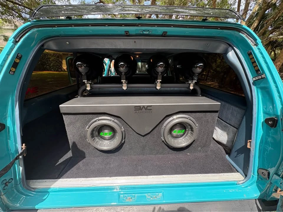 1991 GMC Suburban 7th Gen - Image 5 of 20
