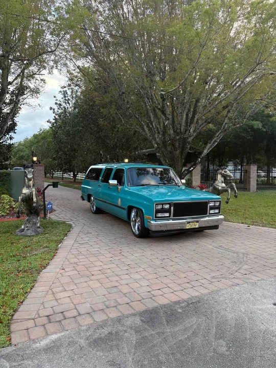 1991 GMC Suburban 7th Gen - Image 3 of 20