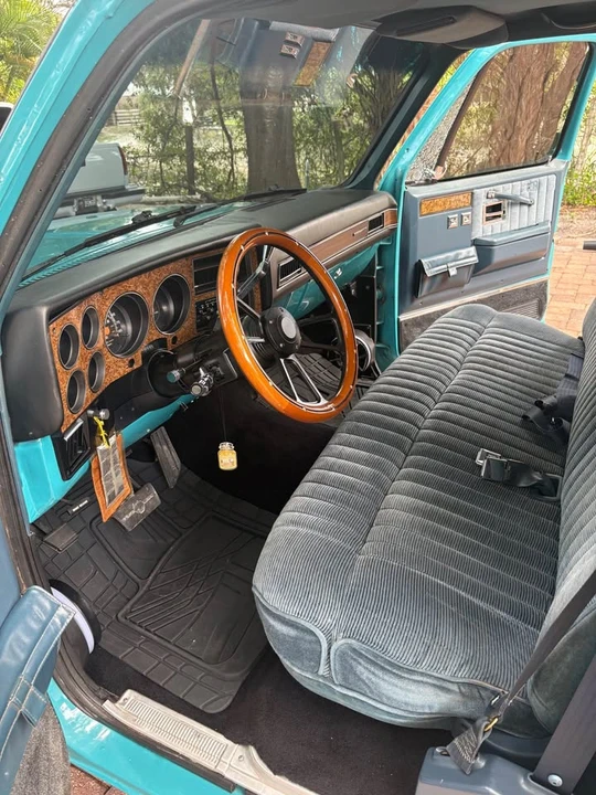 1991 GMC Suburban 7th Gen - Image 8 of 20