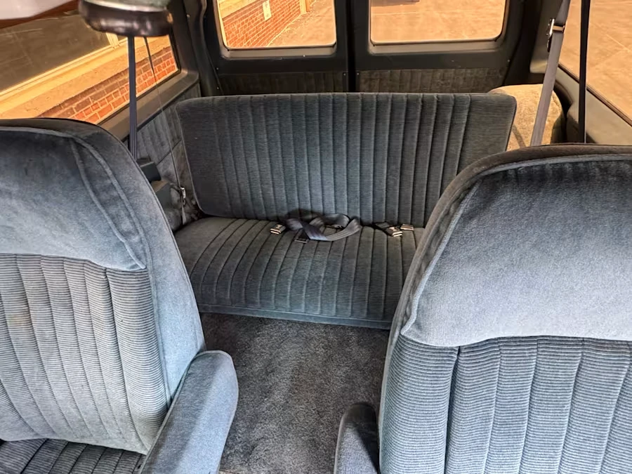 1991 GMC Suburban 7th Gen - Image 8 of 13