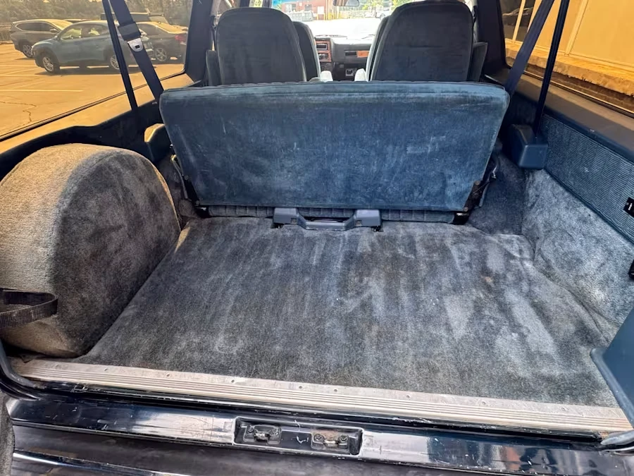 1991 GMC Suburban 7th Gen - Image 11 of 13