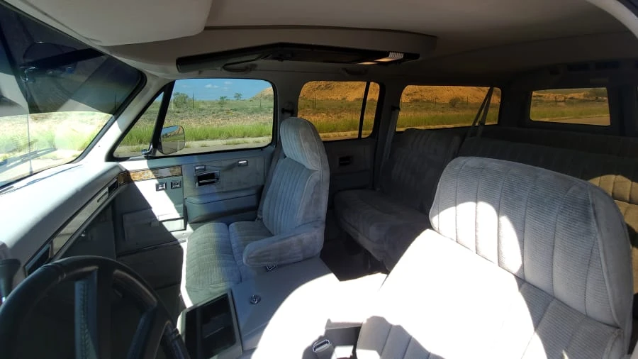 1991 GMC Suburban 7th Gen - Image 8 of 22