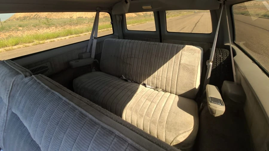 1991 GMC Suburban 7th Gen - Image 9 of 22