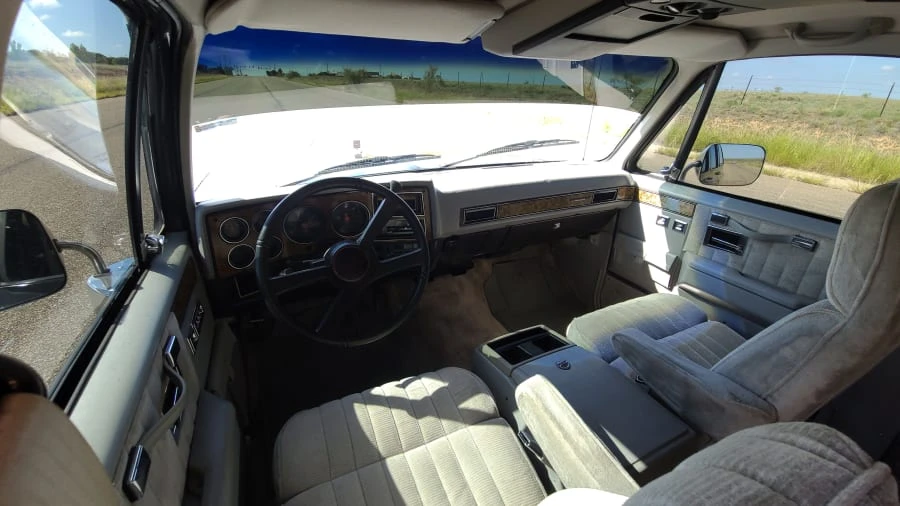 1991 GMC Suburban 7th Gen - Image 10 of 22