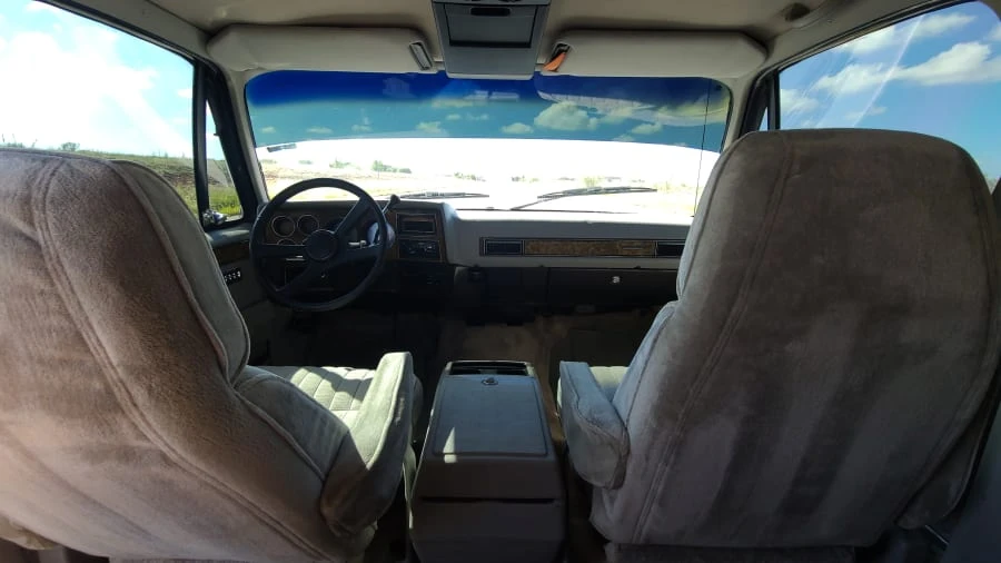 1991 GMC Suburban 7th Gen - Image 11 of 22