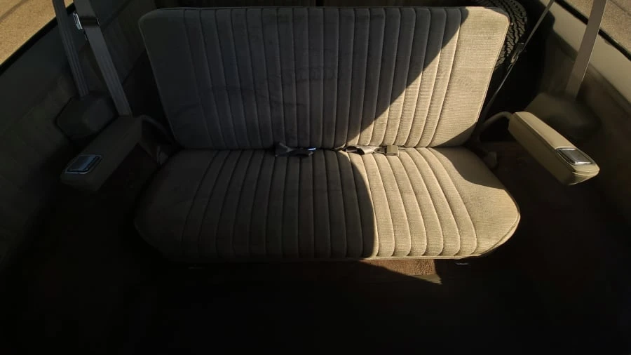 1991 GMC Suburban 7th Gen - Image 13 of 22