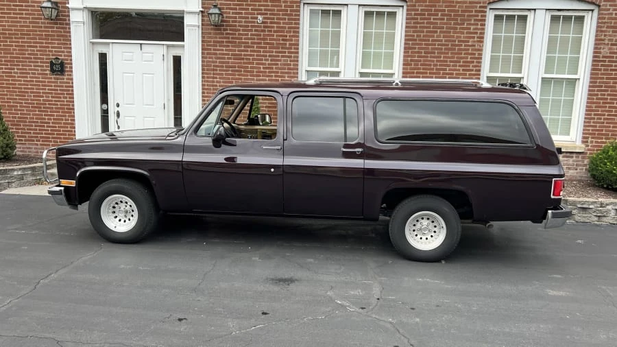 1991 GMC Suburban 7th Gen - Image 2 of 9
