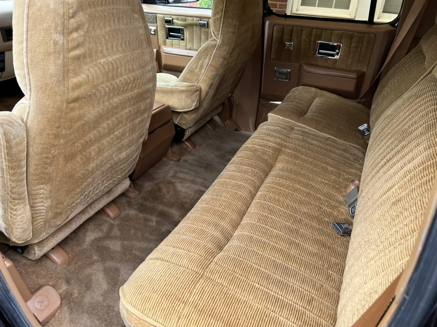 1991 GMC Suburban 7th Gen - Image 5 of 9
