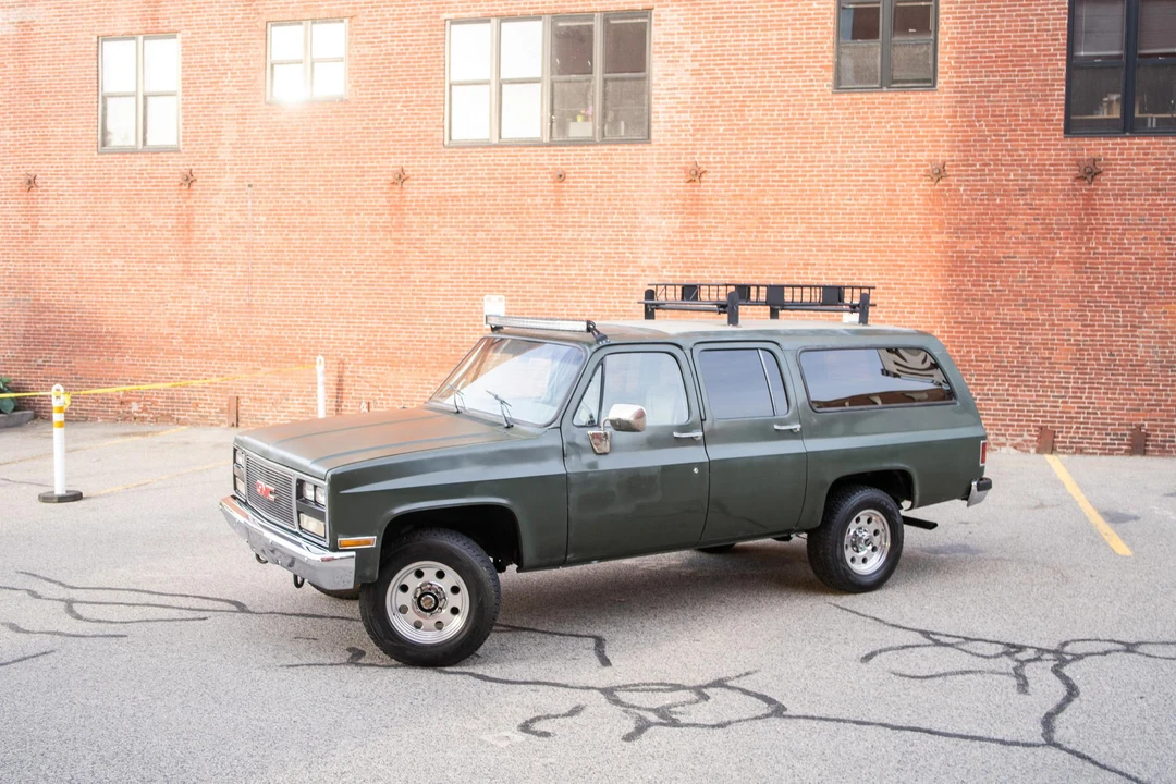 1991 GMC Suburban 7th Gen - Image 14 of 31