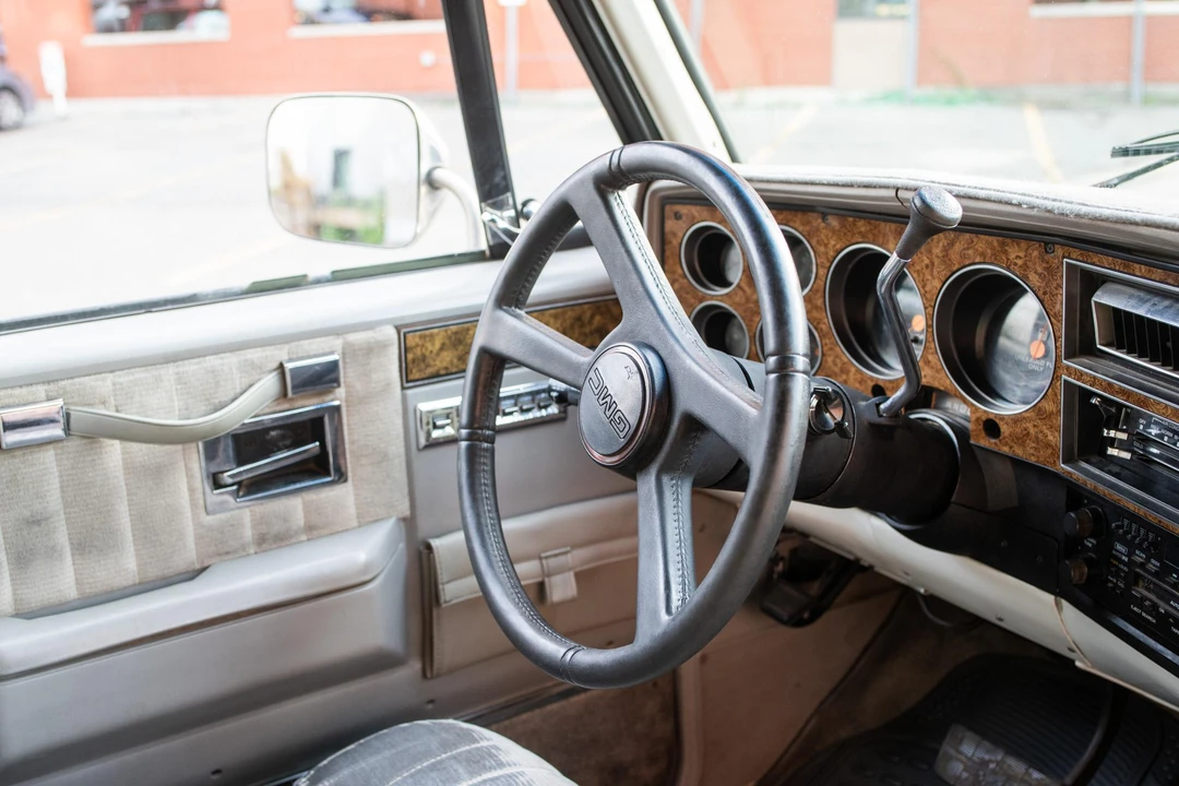 1991 GMC Suburban 7th Gen - Image 30 of 31