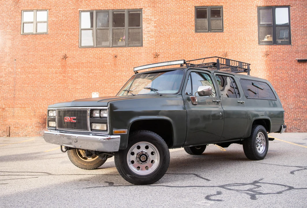 1991 GMC Suburban 7th Gen - Image 13 of 31