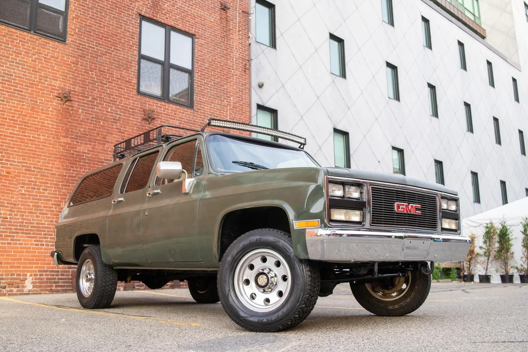1991 GMC Suburban 7th Gen - Image 16 of 31