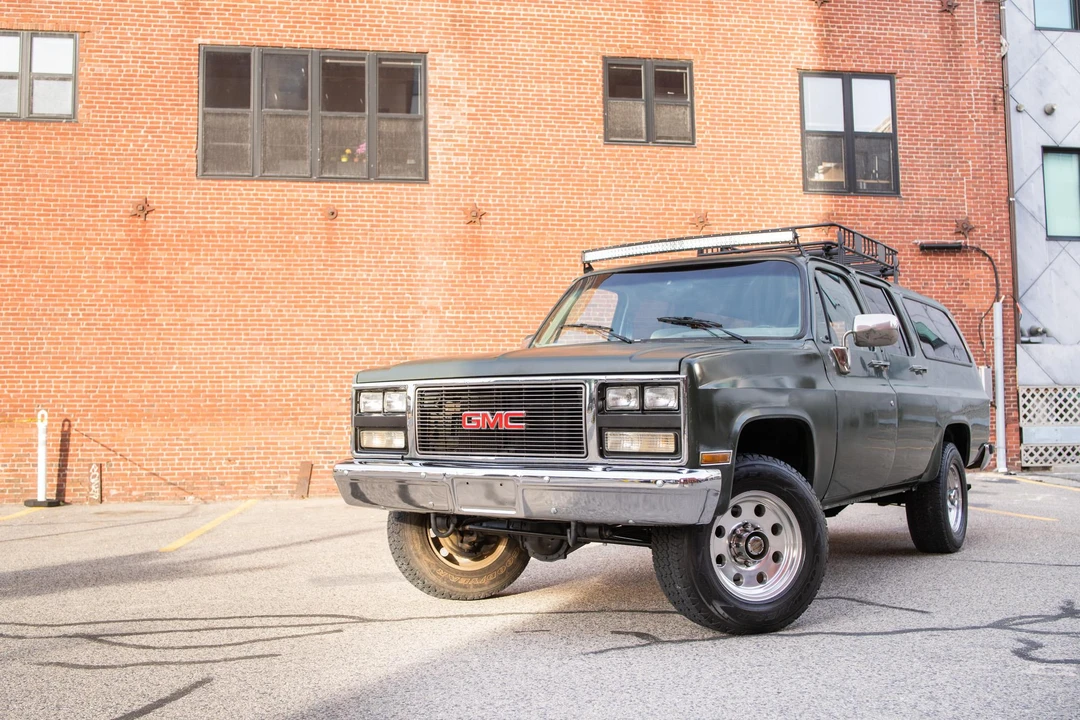 1991 GMC Suburban 7th Gen - Image 10 of 31