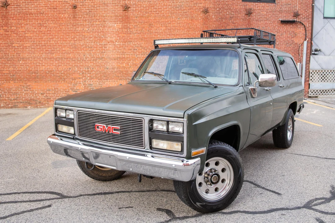 1991 GMC Suburban 7th Gen - Image 8 of 31
