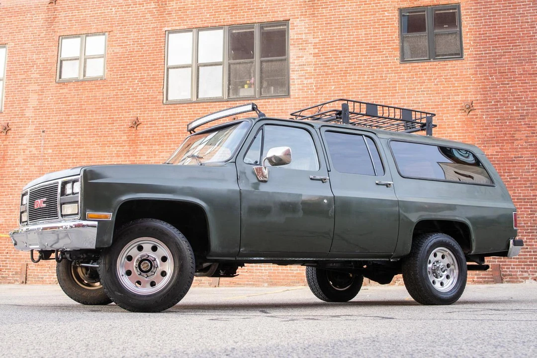 1991 GMC Suburban 7th Gen - Image 4 of 31
