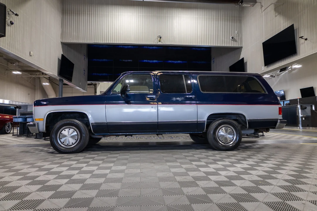 1991 GMC Suburban 7th Gen - Image 5 of 31