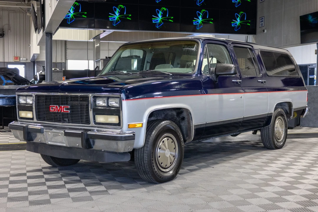 1991 GMC Suburban 7th Gen - Image 4 of 31