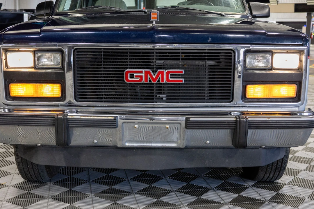 1991 GMC Suburban 7th Gen - Image 12 of 31