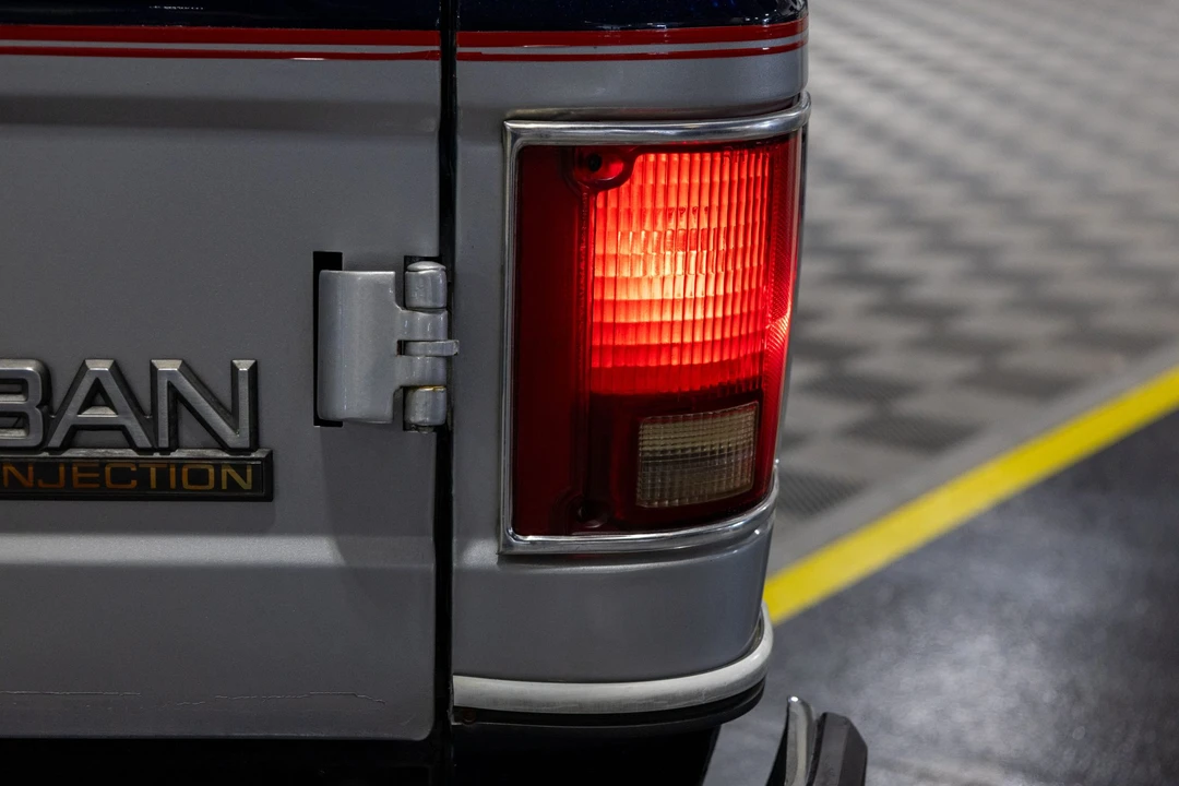 1991 GMC Suburban 7th Gen - Image 22 of 31