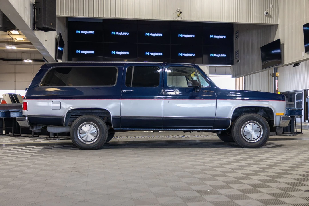 1991 GMC Suburban 7th Gen - Image 8 of 31