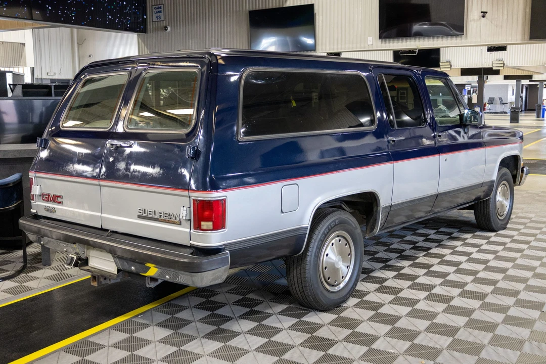1991 GMC Suburban 7th Gen - Image 7 of 31