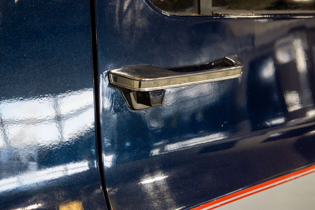 1991 GMC Suburban 7th Gen - Image 25 of 31