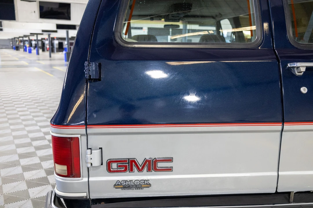 1991 GMC Suburban 7th Gen - Image 19 of 31