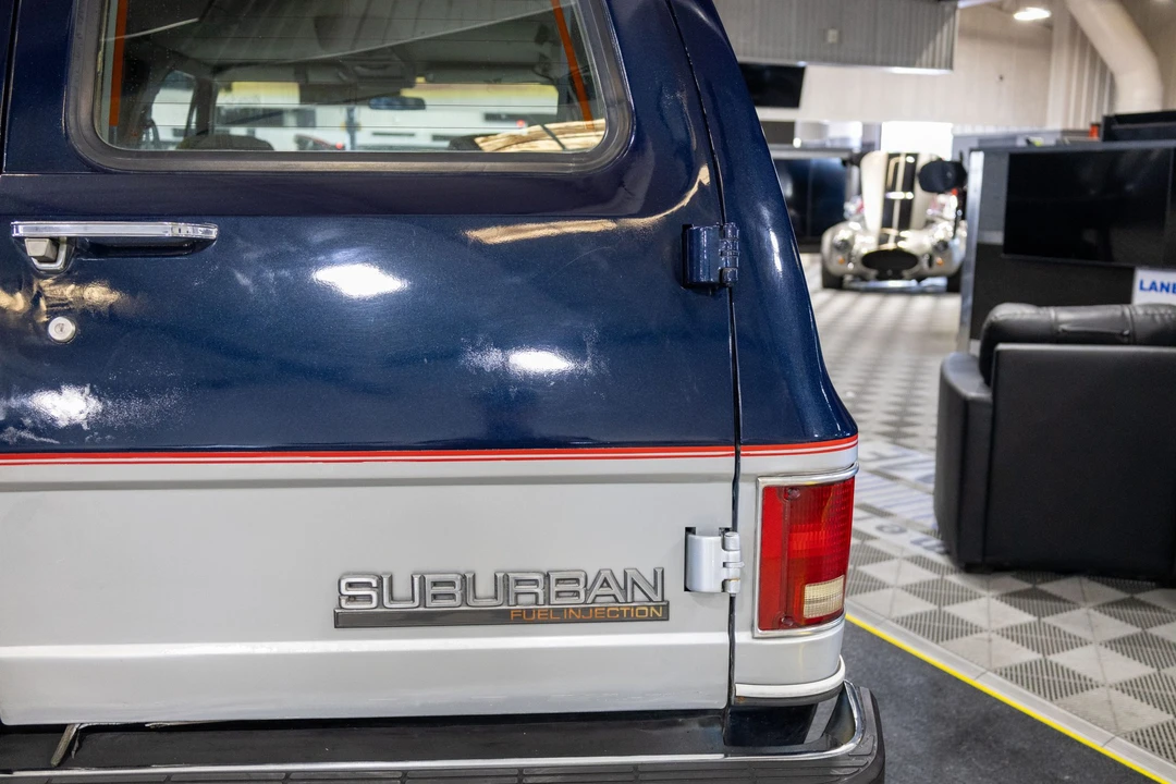 1991 GMC Suburban 7th Gen - Image 21 of 31