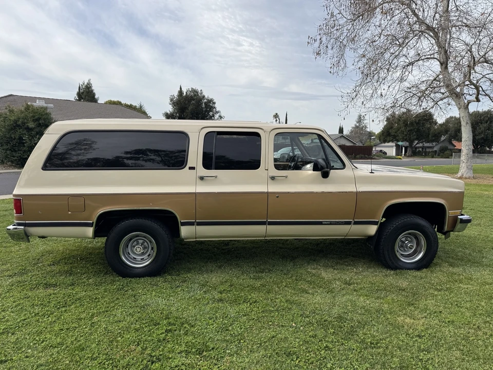 1991 GMC Suburban 7th Gen - Image 6 of 21
