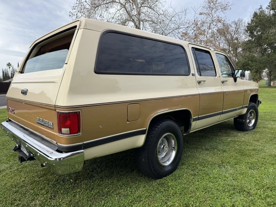 1991 GMC Suburban 7th Gen - Image 4 of 21