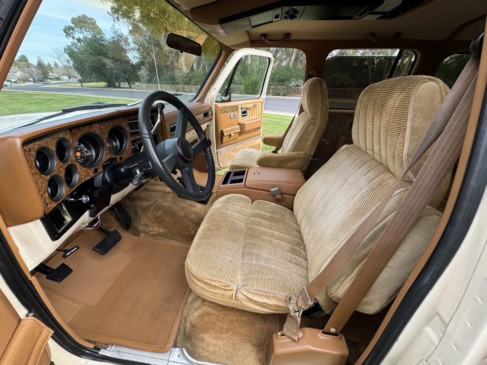 1991 GMC Suburban 7th Gen - Image 17 of 21