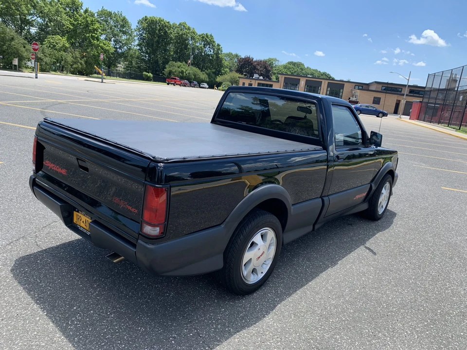 1991 GMC Syclone - Image 2 of 31