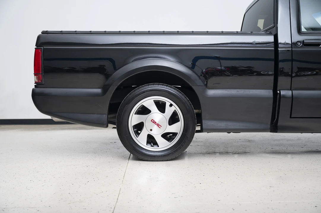 1991 GMC Syclone - Image 28 of 31