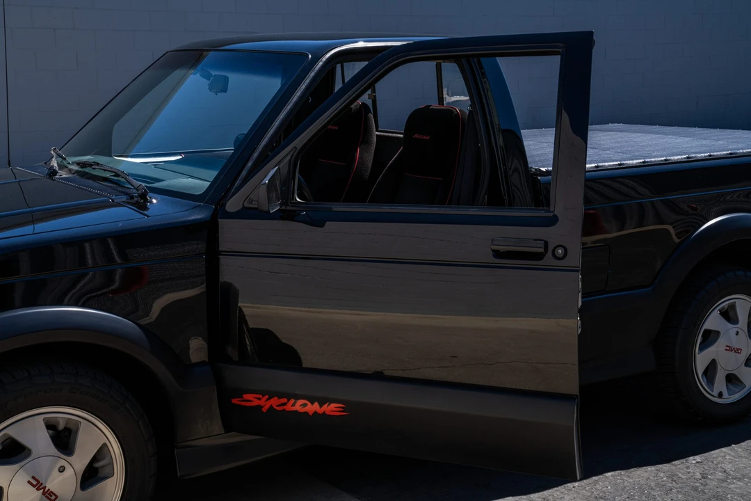1991 GMC Syclone - Image 29 of 31