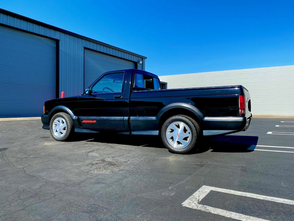 1991 GMC Syclone - Image 6 of 31