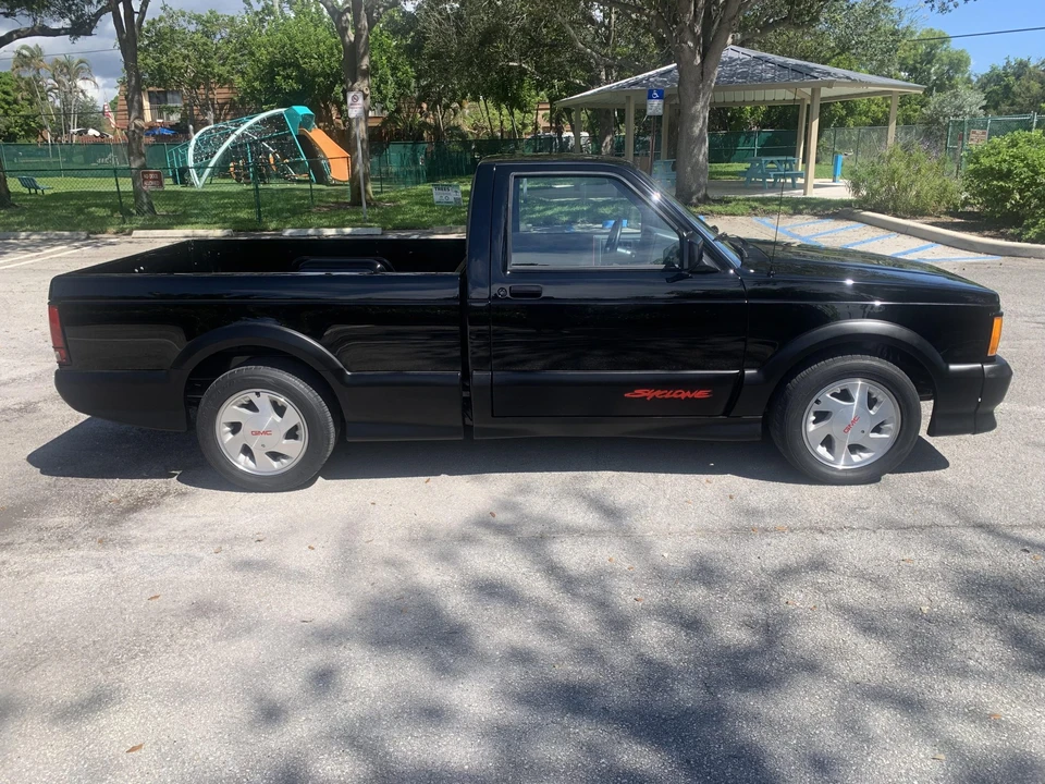 1991 GMC Syclone - Image 8 of 31