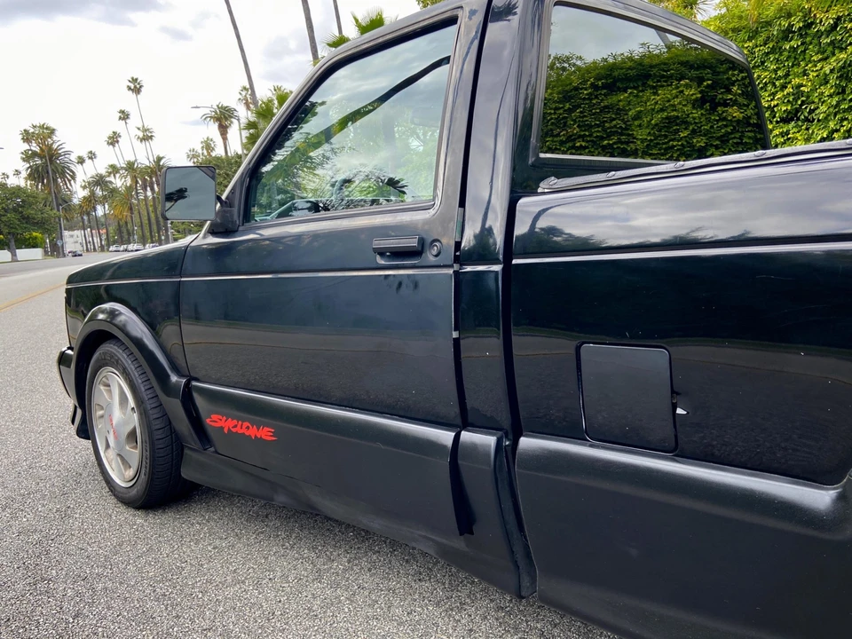1991 GMC Syclone - Image 30 of 31