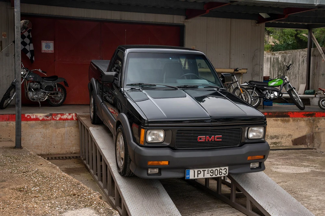 1991 GMC Syclone - Image 30 of 31
