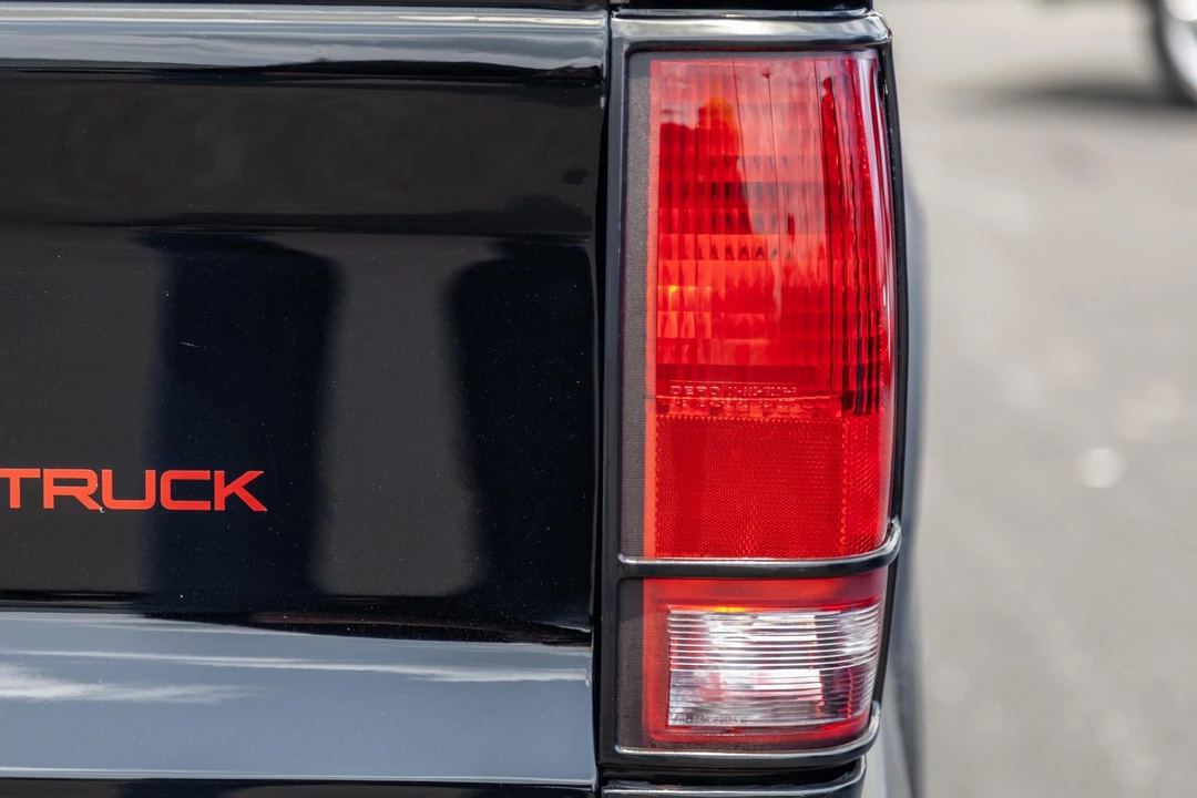 1991 GMC Syclone - Image 25 of 31