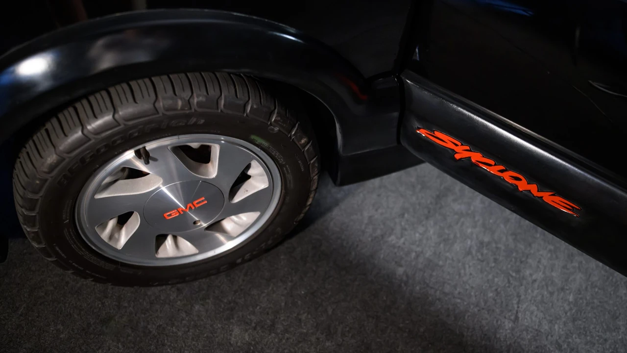 1991 GMC Syclone - Image 29 of 31