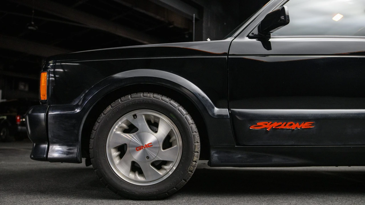 1991 GMC Syclone - Image 17 of 31