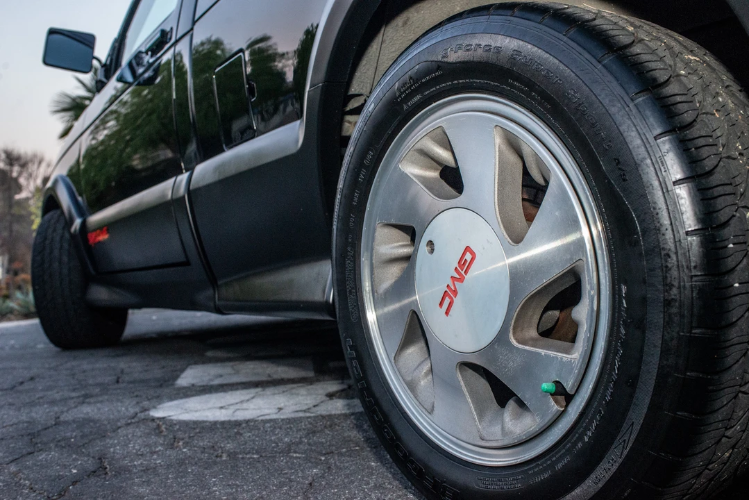 1991 GMC Syclone - Image 28 of 31
