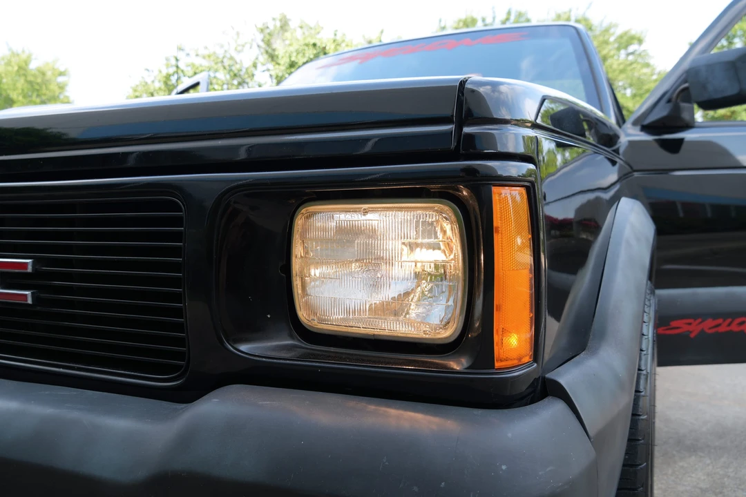 1991 GMC Syclone - Image 28 of 31