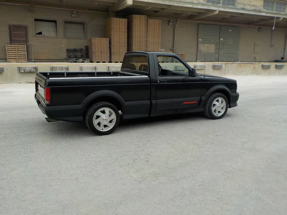 1991 GMC Syclone - Image 30 of 31