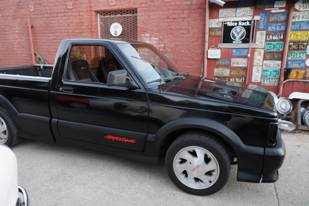 1991 GMC Syclone - Image 6 of 31