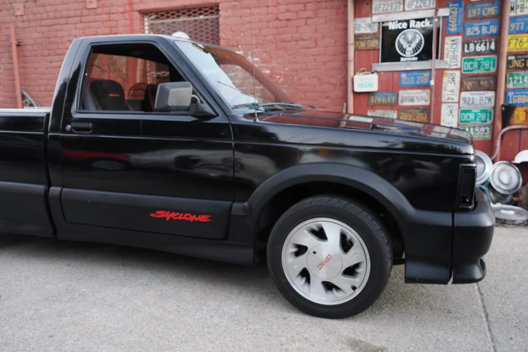 1991 GMC Syclone - Image 8 of 31