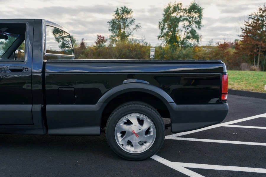 1991 GMC Syclone - Image 28 of 31